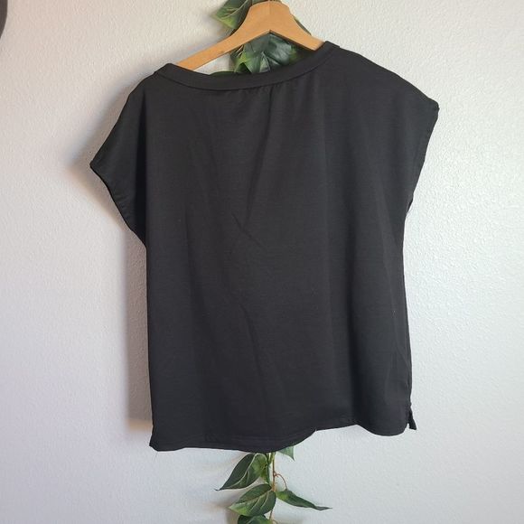 Medium Black Top With Pocket - Picture 4 of 4